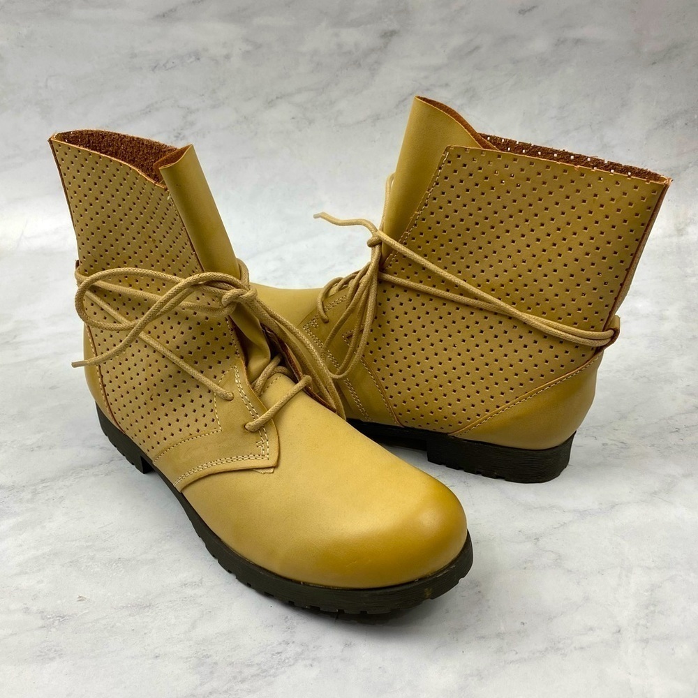 Qupid Tie Lace Up Perforated Combat Utility Short Boots Faux Leather Tan Size 8